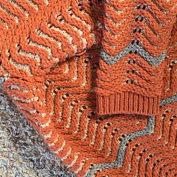 Sweater - Picture 4 of 5